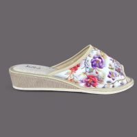 Kapcie damskie KD-LEN-02 – kwiatowe, lniana wkładka, koturna 3,5 cm, polska produkcja