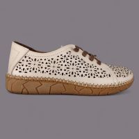 Półbuty damskie Rixa 58C2710 Kremowe – Skóra z Kwiatową Perforacją, Antypoślizgowa